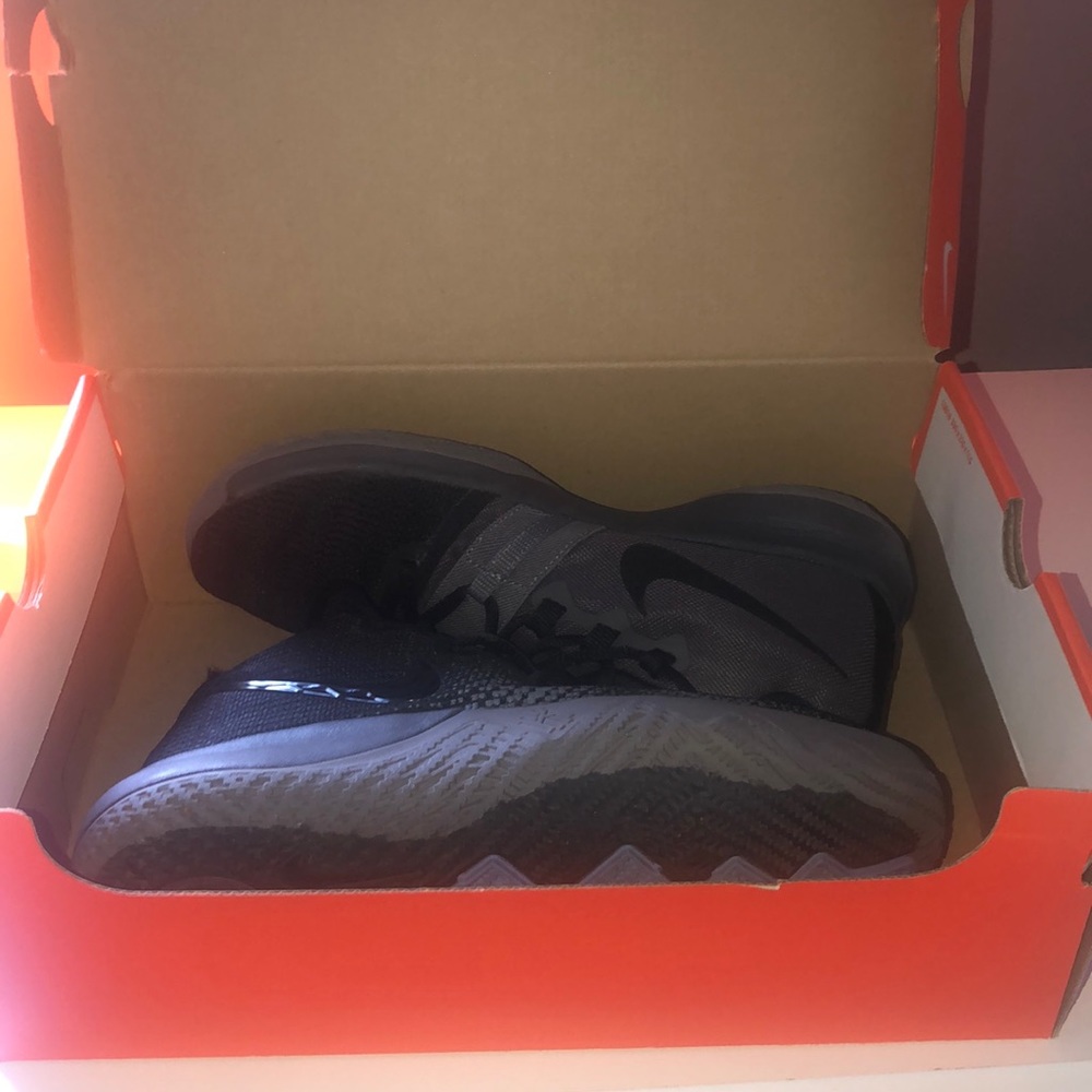 Nike kyrie basketball shoes